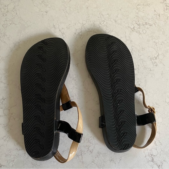 Clark's neutral colored sandal - Picture 2 of 3
